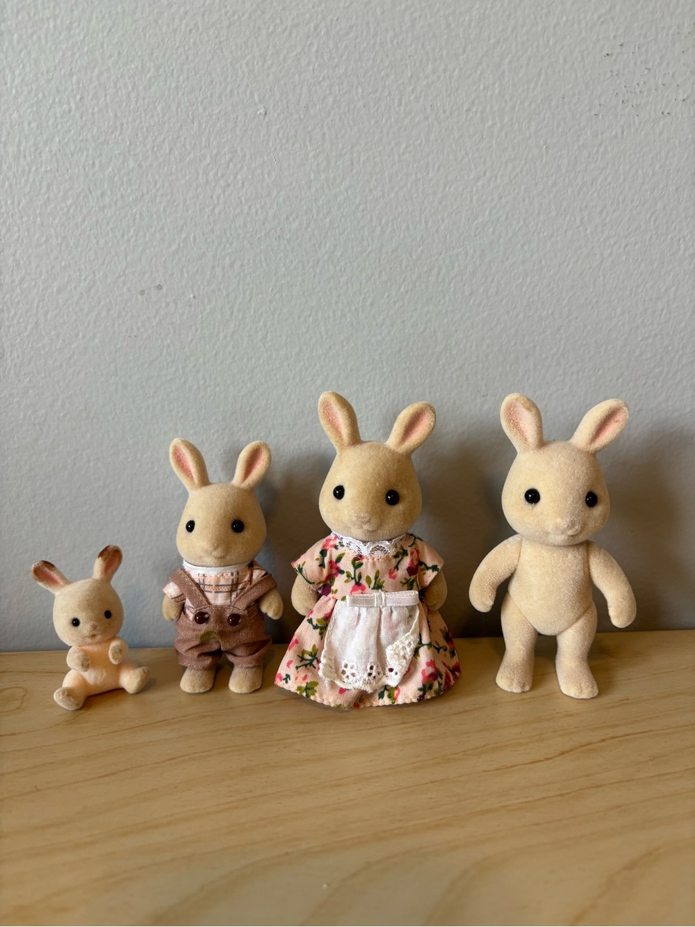 Calico Critters - Flocked Cream Bunny Family Playset 🐇
